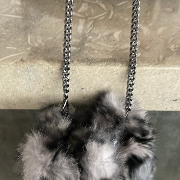 NWT JOCELYN GREY LEOPARD RABBIT FUR BUCKET PURSE - Picture 3 of 8